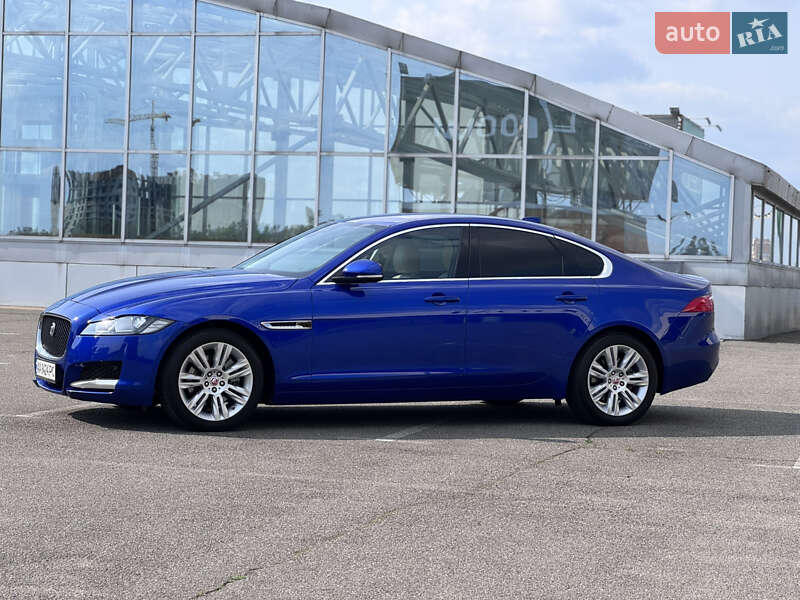 Седан Jaguar XF 2016 в Киеве