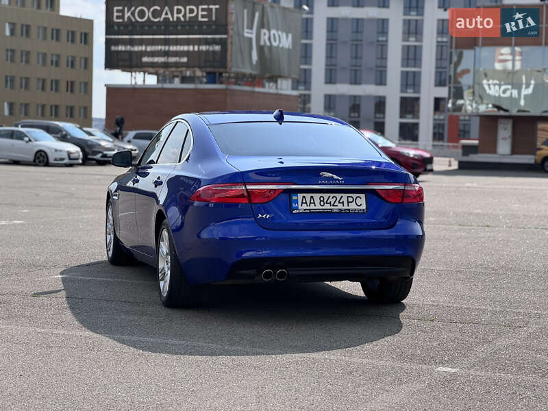 Седан Jaguar XF 2016 в Киеве