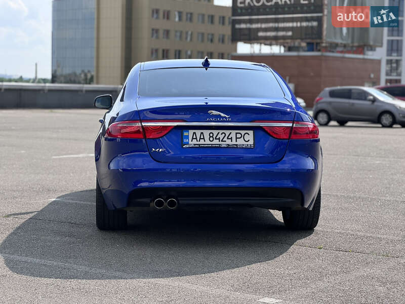 Седан Jaguar XF 2016 в Киеве