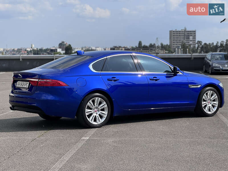Седан Jaguar XF 2016 в Киеве