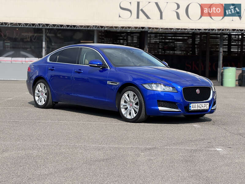 Седан Jaguar XF 2016 в Киеве