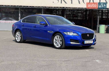 Седан Jaguar XF 2016 в 
