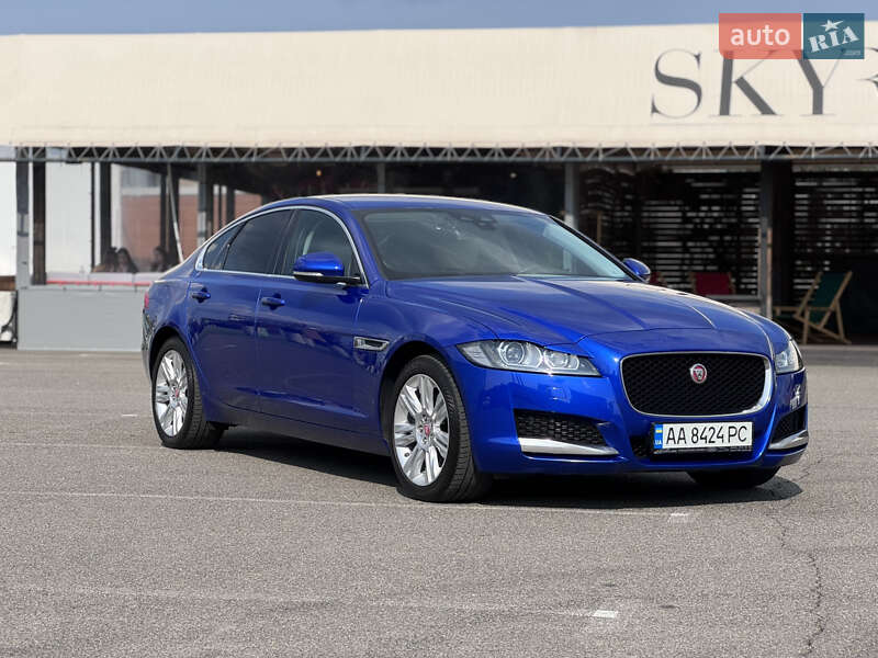 Седан Jaguar XF 2016 в Киеве