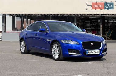 Седан Jaguar XF 2016 в 