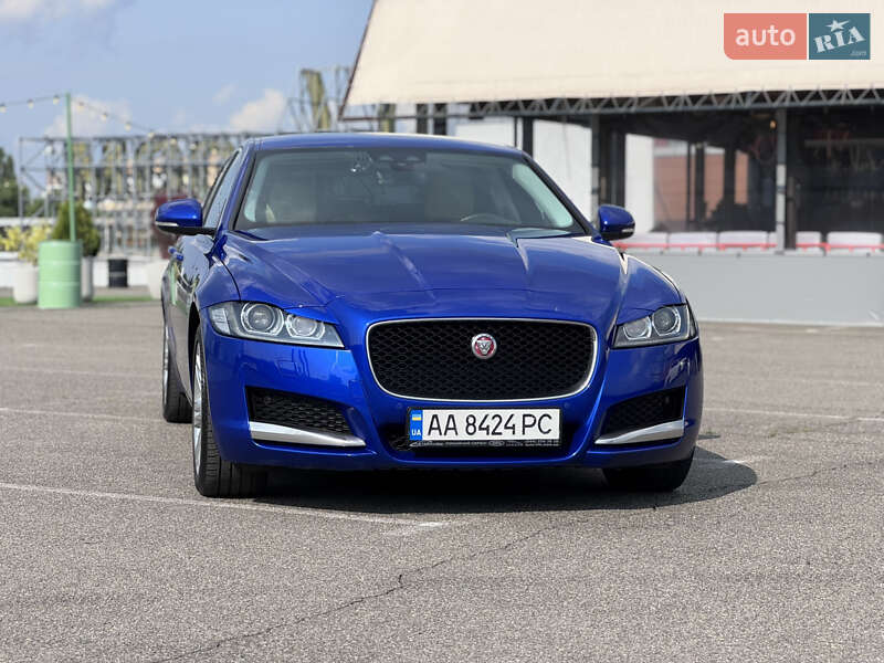 Седан Jaguar XF 2016 в Киеве