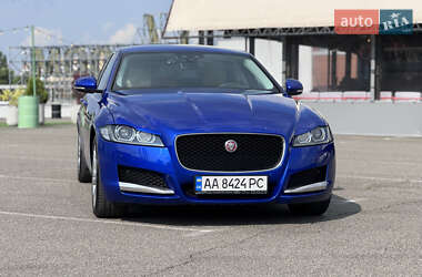 Седан Jaguar XF 2016 в 
