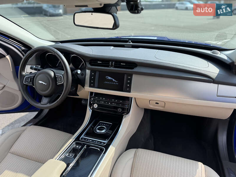 Седан Jaguar XF 2016 в Киеве
