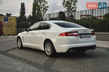 Седан Jaguar XF 2012 в 