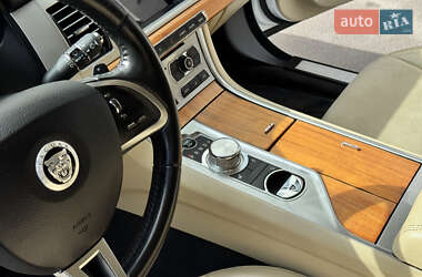 Седан Jaguar XF 2012 в 