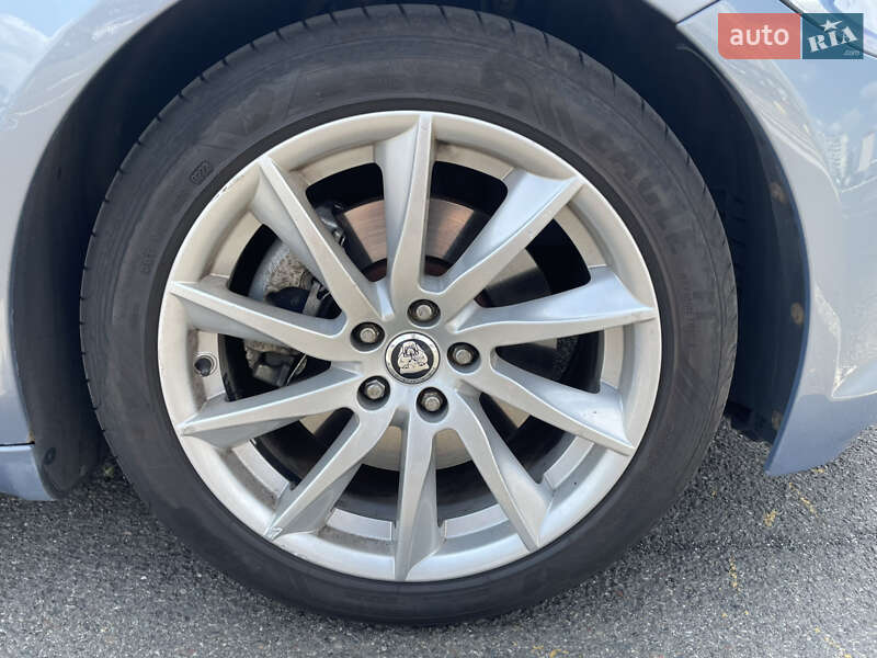 Седан Jaguar XF 2013 в Києві