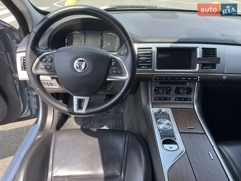 Седан Jaguar XF 2013 в Києві