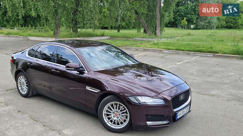 Седан Jaguar XF 2020 в 