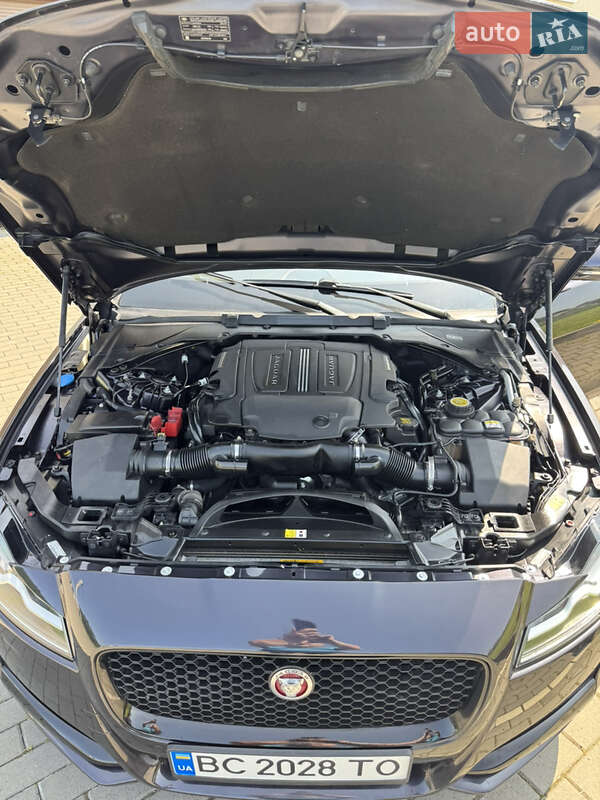 Седан Jaguar XF 2015 в Львове