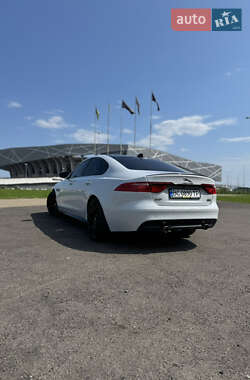 Седан Jaguar XF 2016 в 