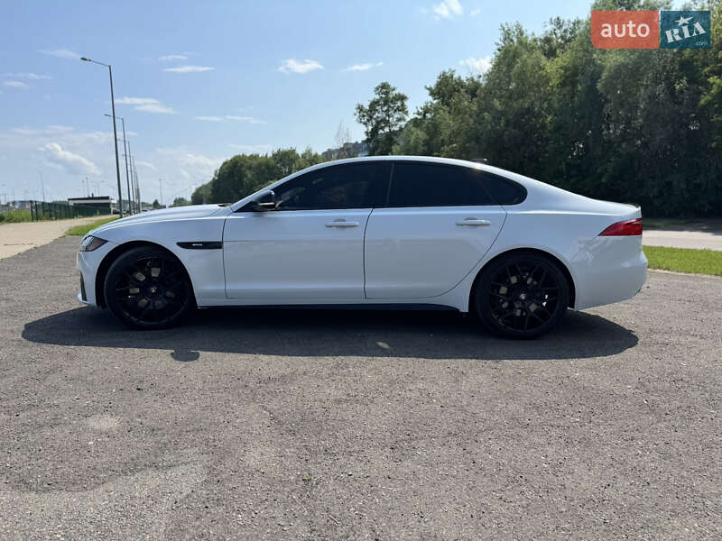 Седан Jaguar XF 2016 в Львове