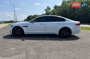 Седан Jaguar XF 2016 в 