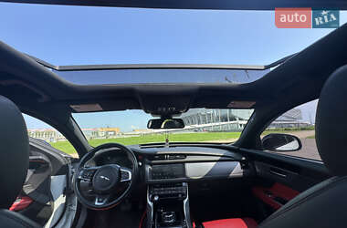 Седан Jaguar XF 2016 в 