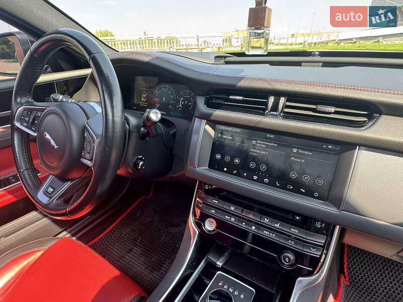 Седан Jaguar XF 2016 в Львове