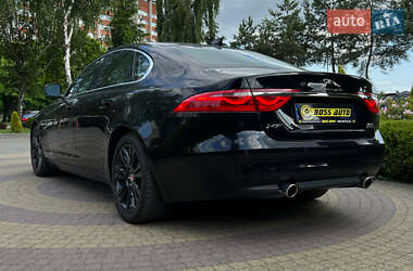 Седан Jaguar XF 2016 в 