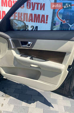 Седан Jaguar XF 2008 в 