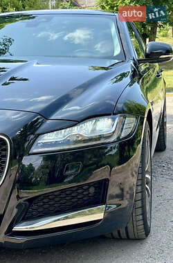Седан Jaguar XF 2017 в 