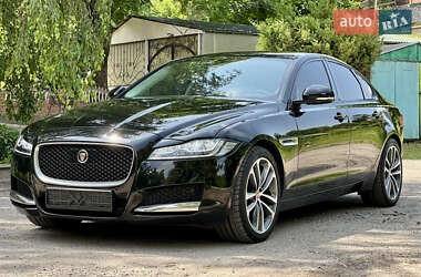 Седан Jaguar XF 2017 в 
