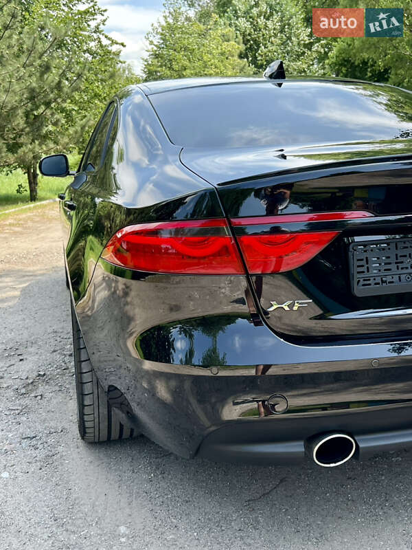 Седан Jaguar XF 2018 в Валках