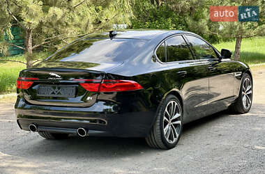 Седан Jaguar XF 2017 в 