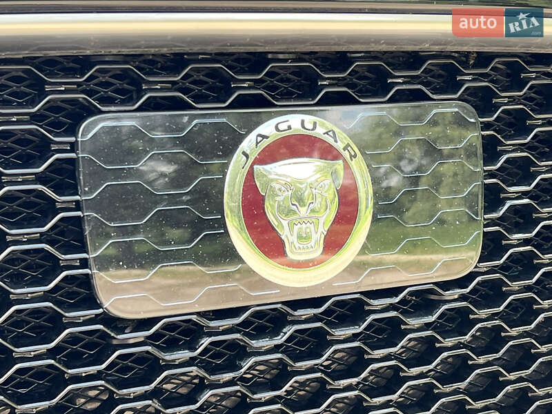 Седан Jaguar XF 2018 в Валках