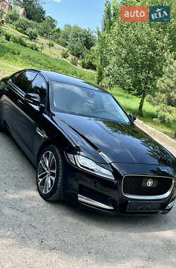 Седан Jaguar XF 2017 в 