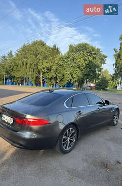Седан Jaguar XF 2016 в 