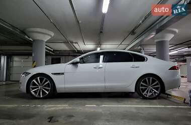Седан Jaguar XF 2016 в Киеве
