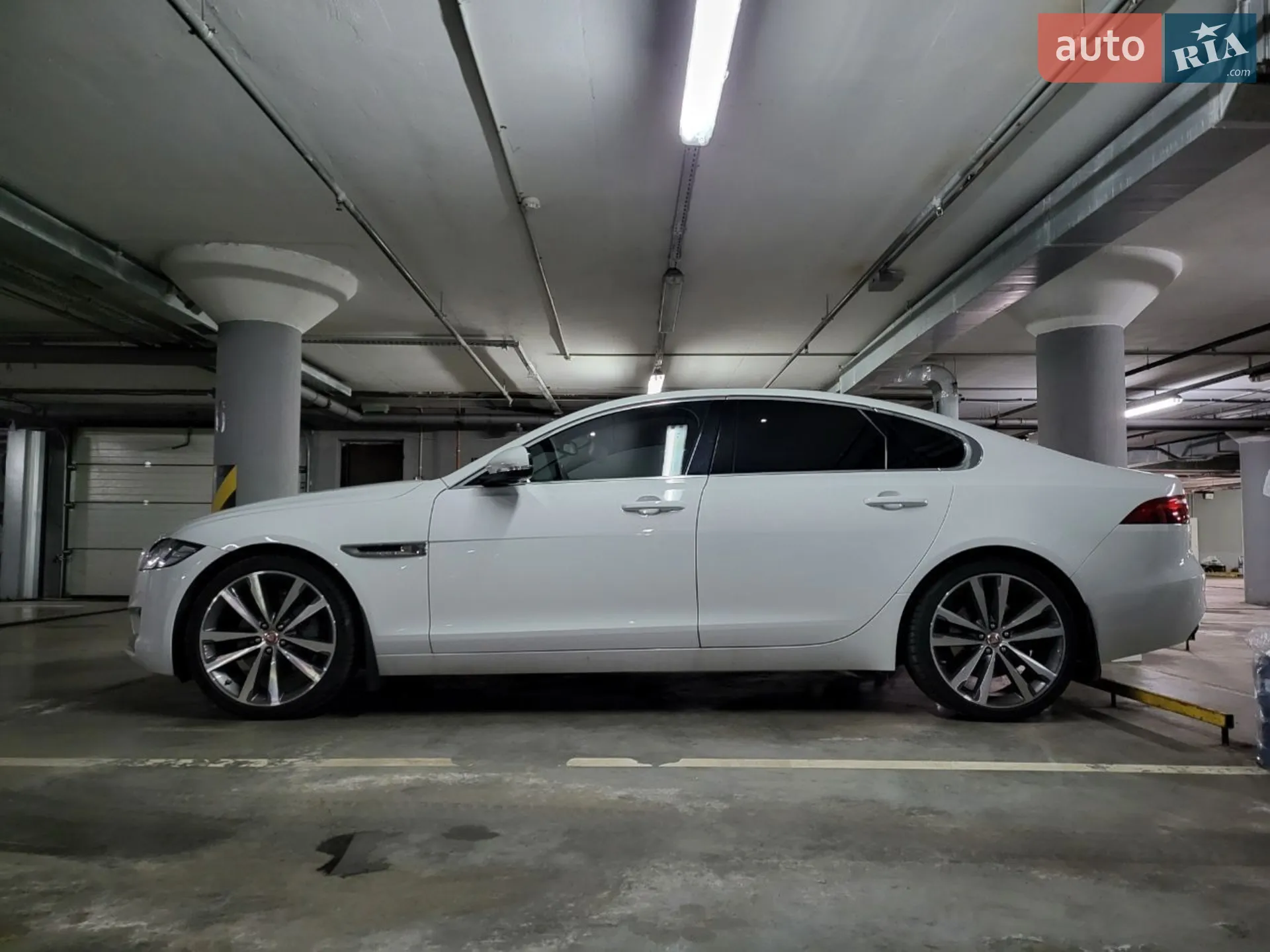 2016 Jaguar XF - мініатюра 2