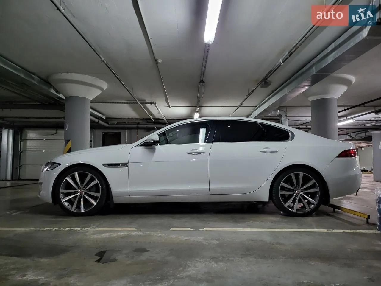 2016 Jaguar XF - мініатюра 14