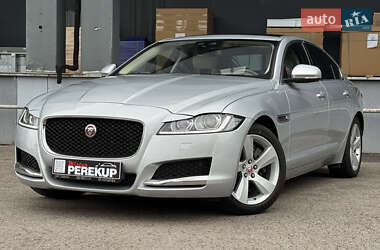 Седан Jaguar XF 2016 в 