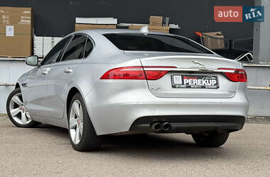 Седан Jaguar XF 2016 в 