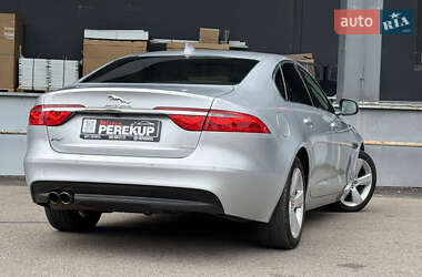 Седан Jaguar XF 2016 в 