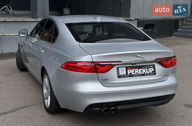 Седан Jaguar XF 2016 в 