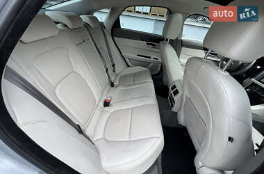 Седан Jaguar XF 2016 в 
