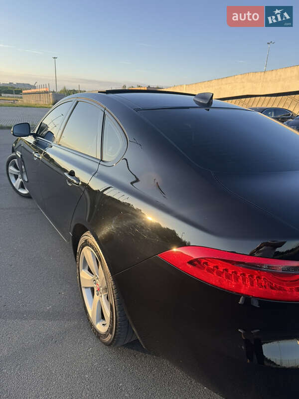 Седан Jaguar XF 2017 в Львове