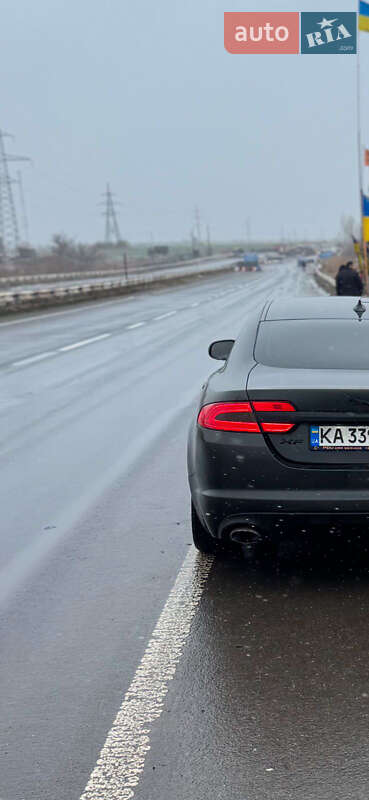Седан Jaguar XF 2013 в Дніпрі