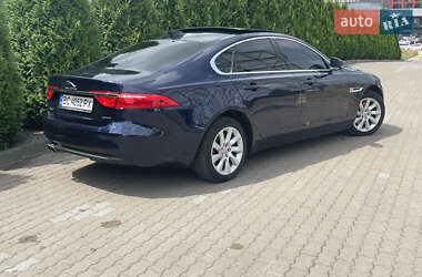 Седан Jaguar XF 2016 в 