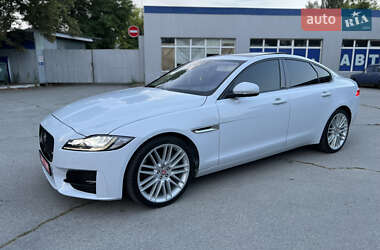 Седан Jaguar XF 2017 в 