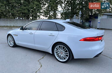 Седан Jaguar XF 2017 в 