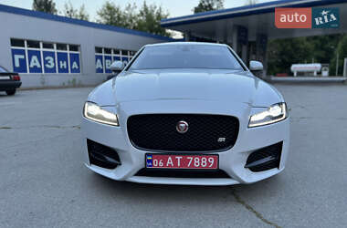 Седан Jaguar XF 2017 в 