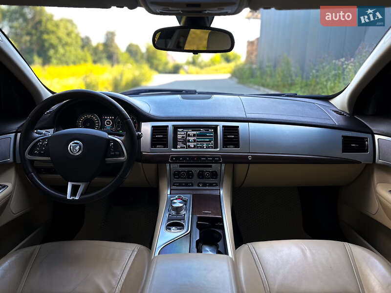 Седан Jaguar XF 2013 в Хмельницком