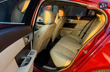 Седан Jaguar XF 2012 в 