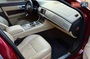 Седан Jaguar XF 2012 в 