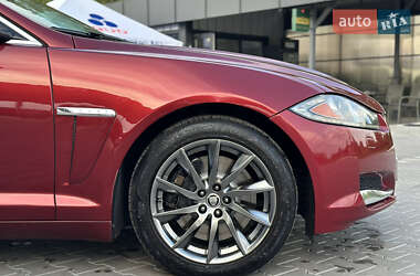 Седан Jaguar XF 2012 в 