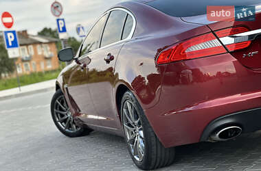 Седан Jaguar XF 2012 в 